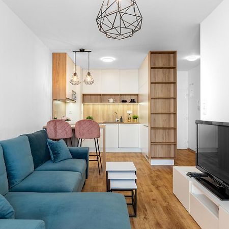Leo Apartment - Ac & Free Parking บราติสลาวา ภายนอก รูปภาพ
