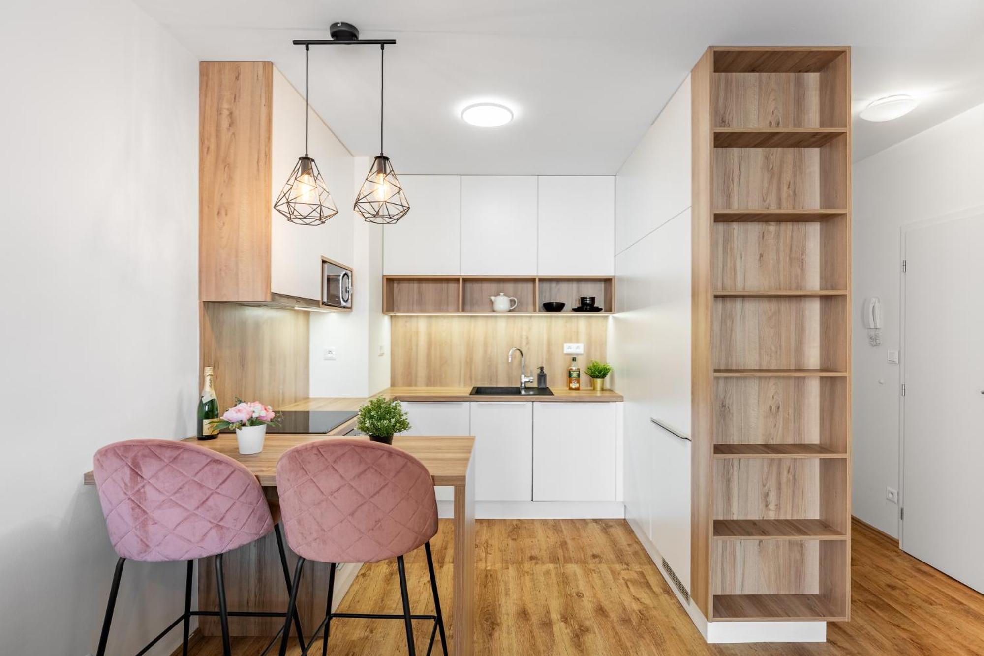 Leo Apartment - Ac & Free Parking บราติสลาวา ภายนอก รูปภาพ